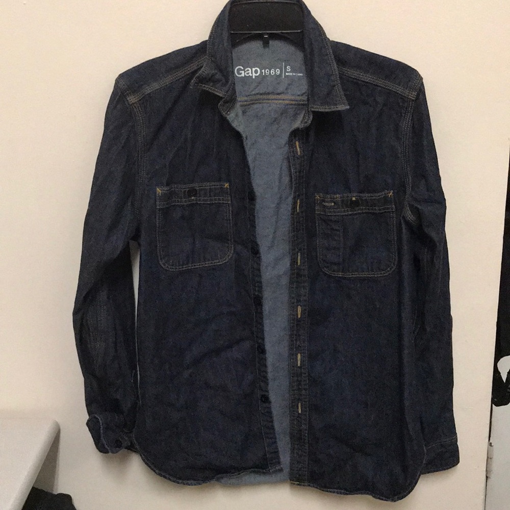 GAP dark denim shirt in men’s small